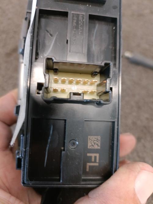 Image Interrupteur de leve vitre avant gauche - NISSAN QASHQAI 2