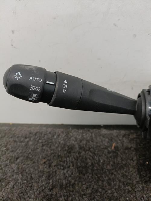 Image Com (Bloc Contacteur Tournant+Commodo Essuie Glace+Commodo Phare) - PEUGEOT 208 2