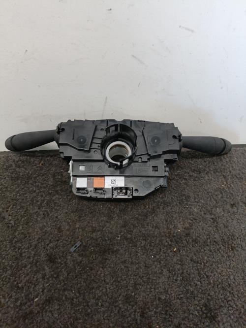 Image Com (Bloc Contacteur Tournant+Commodo Essuie Glace+Commodo Phare) - PEUGEOT 208 2