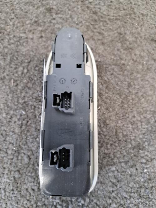 Image Interrupteur de leve vitre avant gauche - CITROEN C5 1