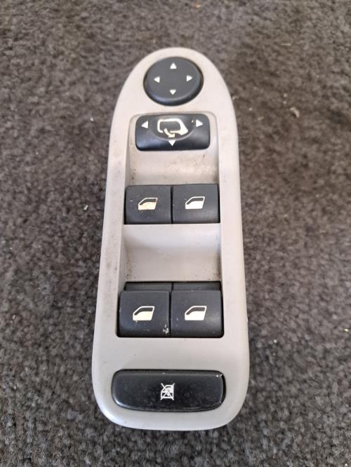 Image Interrupteur de leve vitre avant gauche - CITROEN C5 1