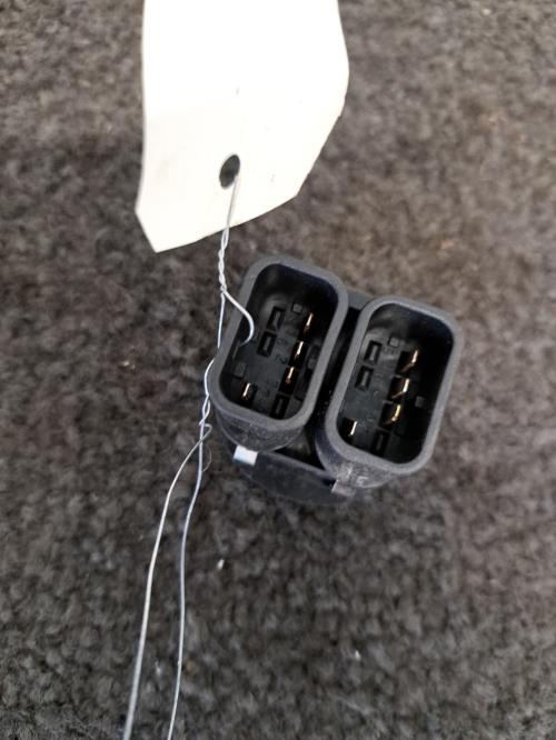Image Interrupteur de leve vitre avant gauche - FORD FIESTA 5