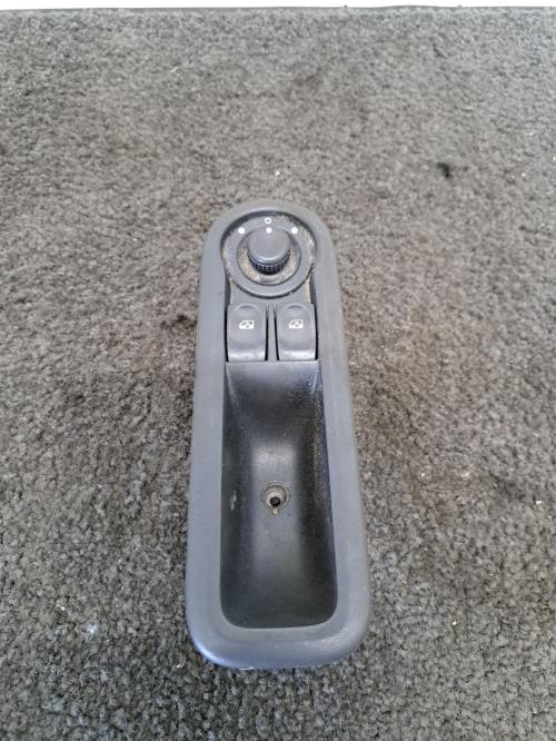 Image Interrupteur de leve vitre avant gauche - RENAULT CLIO 3