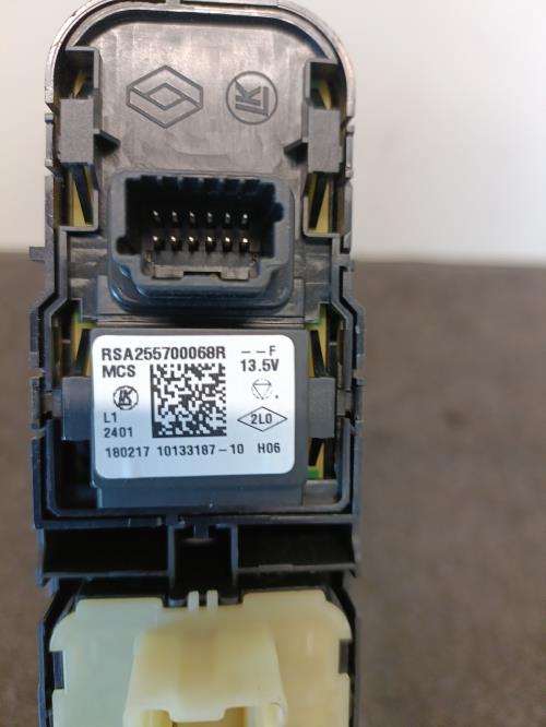 Image Interrupteur de leve vitre avant gauche - RENAULT CLIO 4