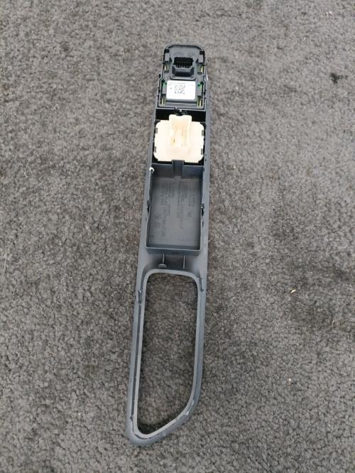 Image Interrupteur de leve vitre avant gauche - RENAULT CLIO 4