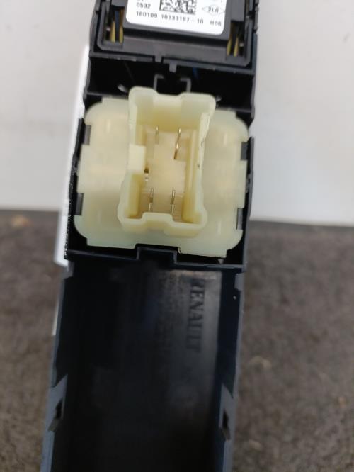 Image Interrupteur de leve vitre avant gauche - RENAULT CLIO 4