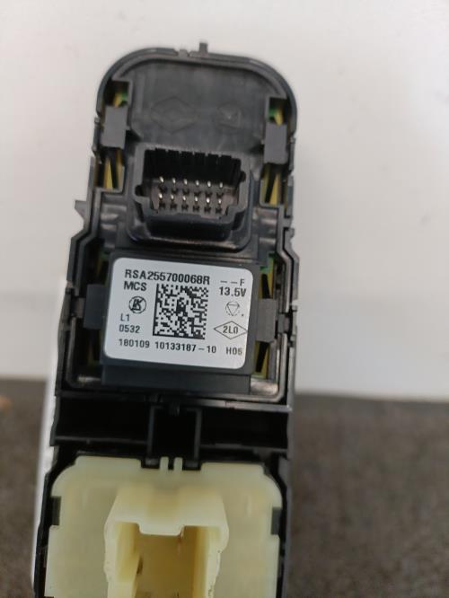 Image Interrupteur de leve vitre avant gauche - RENAULT CLIO 4
