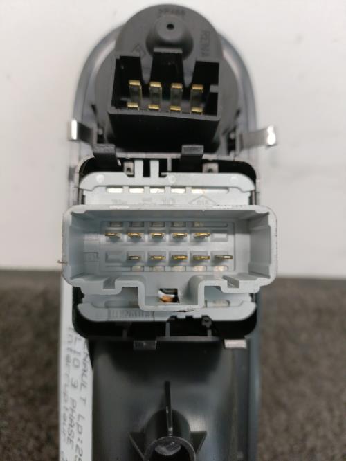 Image Interrupteur de leve vitre avant gauche - RENAULT CLIO 3