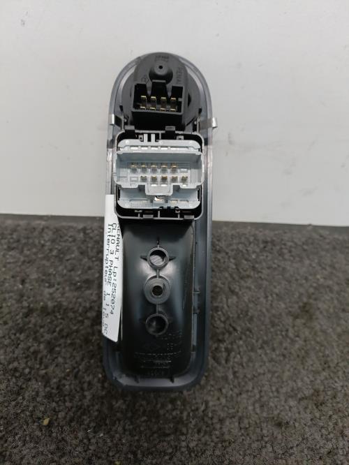 Image Interrupteur de leve vitre avant gauche - RENAULT CLIO 3