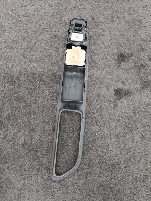 Image Interrupteur de leve vitre avant gauche - RENAULT CLIO 4