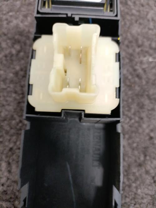 Image Interrupteur de leve vitre avant gauche - RENAULT CLIO 4