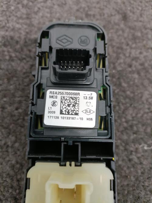 Image Interrupteur de leve vitre avant gauche - RENAULT CLIO 4