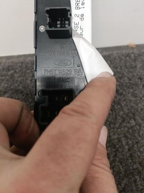 Image Interrupteur de leve vitre avant gauche - FORD FOCUS 2