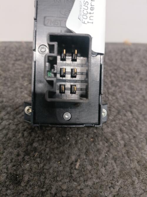 Image Interrupteur de leve vitre avant gauche - FORD FOCUS 2