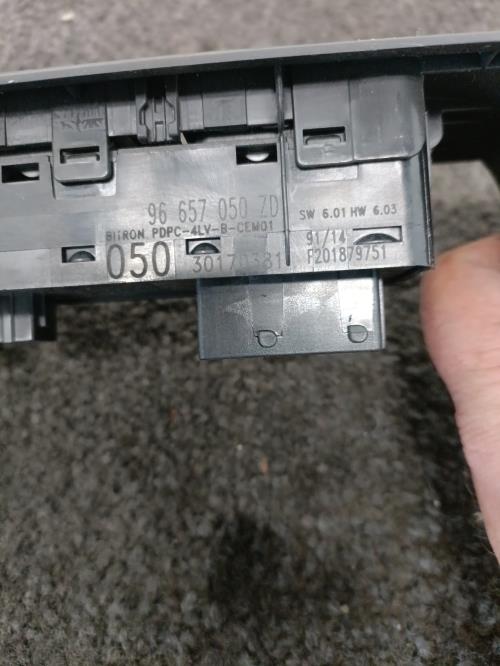 Image Interrupteur de leve vitre avant gauche - CITROEN C4 2
