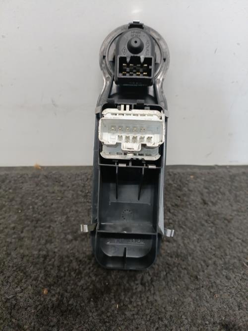 Image Interrupteur de leve vitre avant gauche - RENAULT MODUS