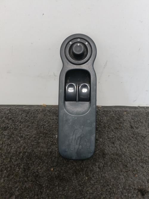 Image Interrupteur de leve vitre avant gauche - RENAULT MODUS