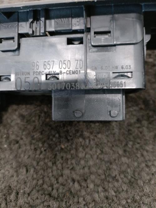 Image Interrupteur de leve vitre avant gauche - CITROEN C4 2