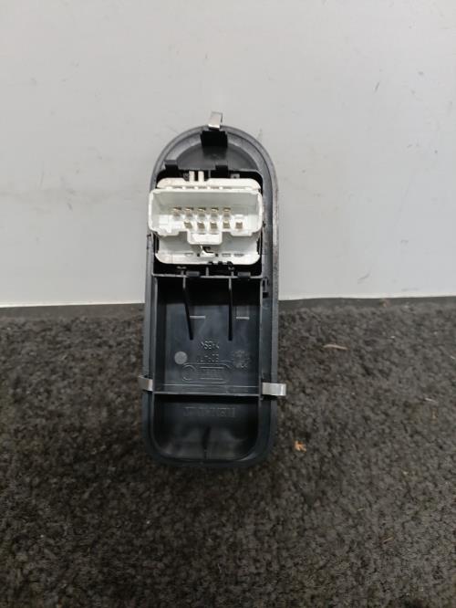Image Interrupteur de leve vitre avant gauche - RENAULT CLIO 3