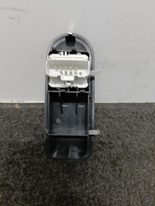 Image Interrupteur de leve vitre avant gauche - RENAULT CLIO 3