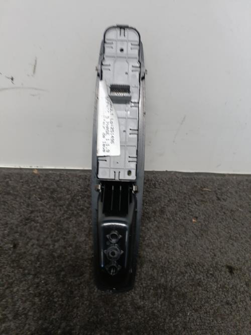Image Interrupteur de leve vitre avant gauche - RENAULT SCENIC 3