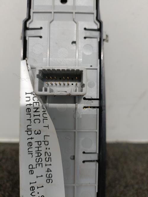 Image Interrupteur de leve vitre avant gauche - RENAULT SCENIC 3