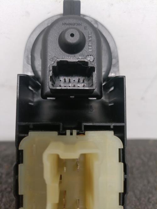 Image Interrupteur de leve vitre avant gauche - RENAULT CLIO 4
