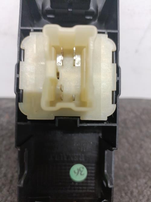 Image Interrupteur de leve vitre avant gauche - RENAULT CLIO 4