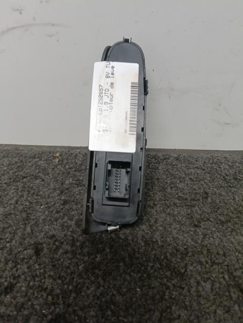 Image Interrupteur de leve vitre avant gauche - FIAT STILO