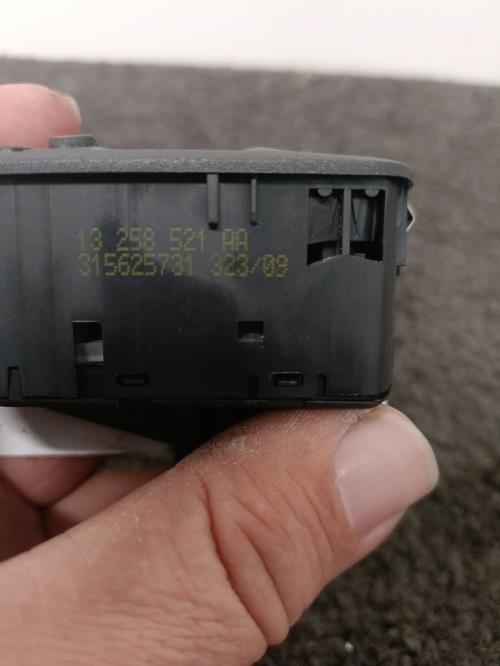 Image Interrupteur de leve vitre avant gauche - OPEL CORSA D