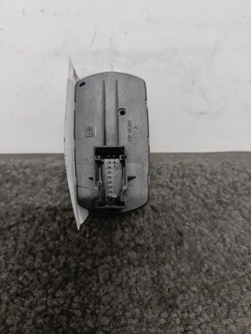 Image Interrupteur de leve vitre avant gauche - OPEL CORSA D
