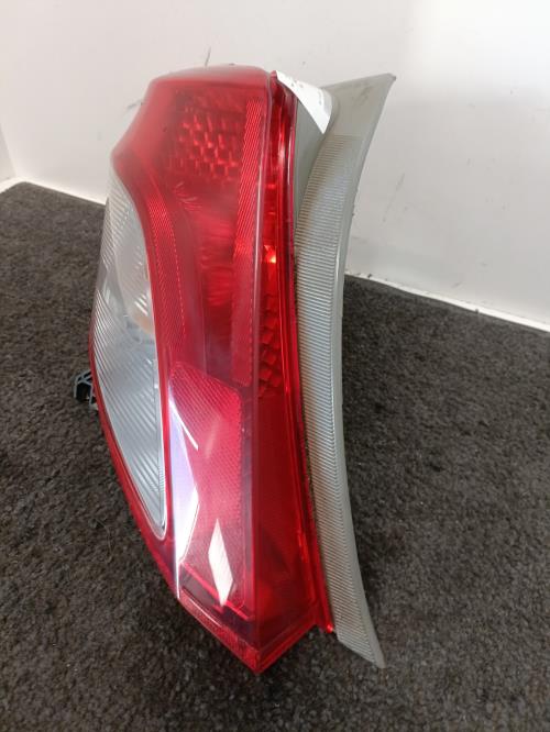 Image Feu arriere principal gauche (feux) - TOYOTA YARIS 3