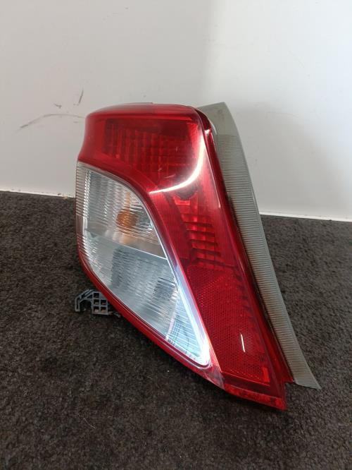 Image Feu arriere principal gauche (feux) - TOYOTA YARIS 3