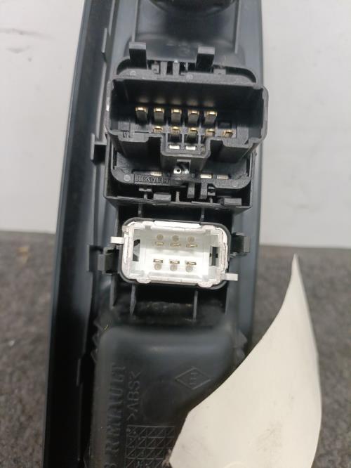 Image Interrupteur de leve vitre avant gauche - RENAULT CLIO 2