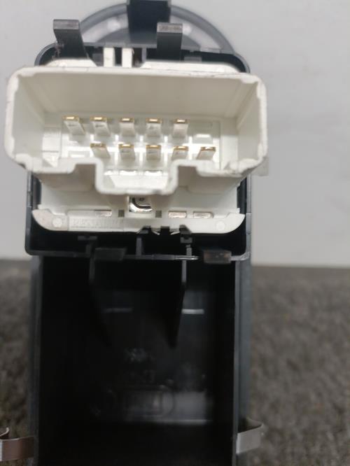 Image Interrupteur de leve vitre avant gauche - RENAULT CLIO 3
