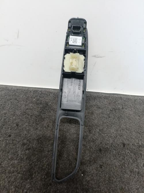 Image Interrupteur de leve vitre avant gauche - RENAULT CLIO 4