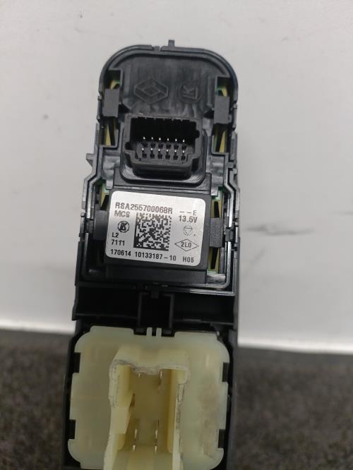 Image Interrupteur de leve vitre avant gauche - RENAULT CLIO 4