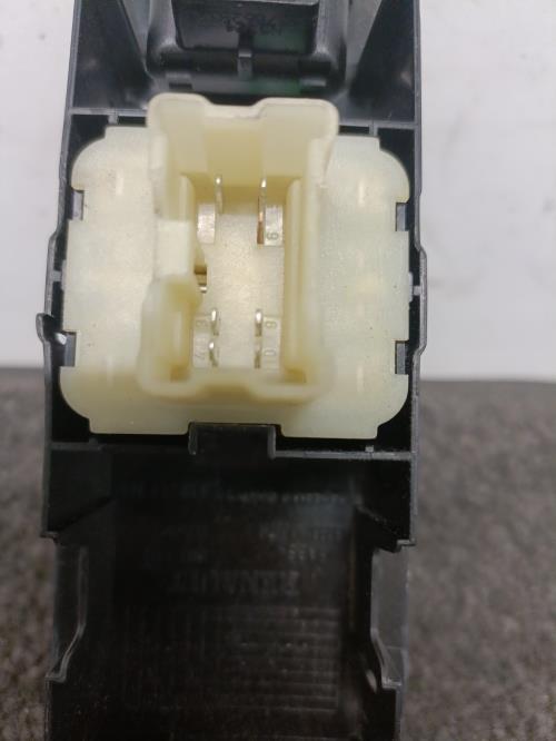 Image Interrupteur de leve vitre avant gauche - RENAULT CLIO 4