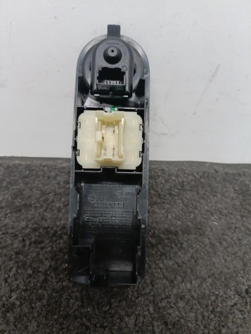 Image Interrupteur de leve vitre avant gauche - RENAULT CLIO 4