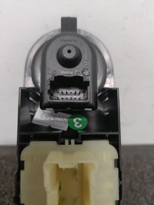 Image Interrupteur de leve vitre avant gauche - RENAULT CLIO 4