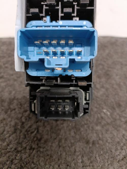 Image Interrupteur de leve vitre avant gauche - RENAULT GRAND MODUS