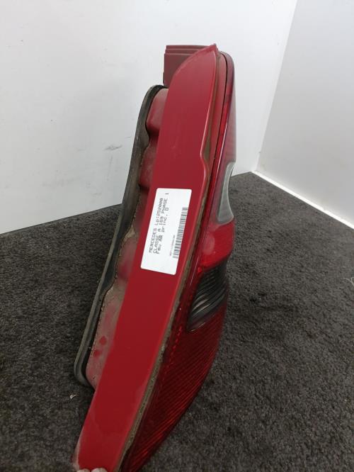 Image Feu arriere principal droit (feux) - MERCEDES CLASSE A 169