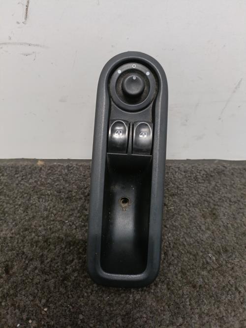 Image Interrupteur de leve vitre avant gauche - RENAULT CLIO 3