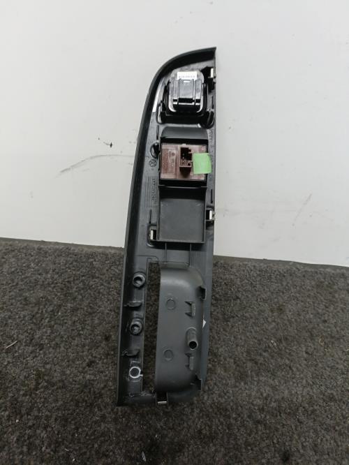 Image Interrupteur de leve vitre avant gauche - VOLKSWAGEN GOLF 5