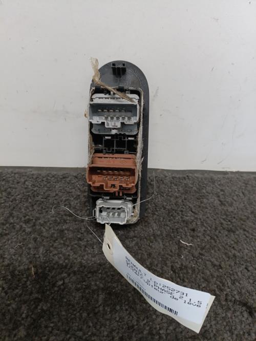 Image Interrupteur de leve vitre avant gauche - RENAULT SCENIC 2
