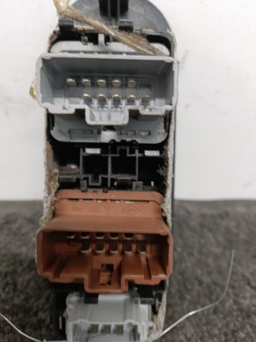 Image Interrupteur de leve vitre avant gauche - RENAULT SCENIC 2