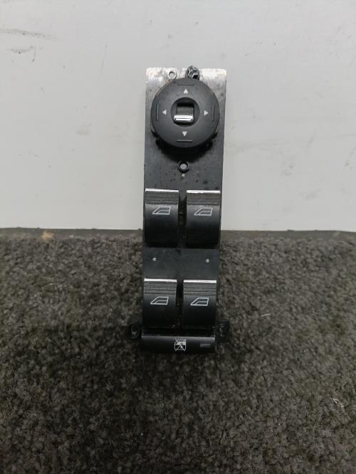 Image Interrupteur de leve vitre avant gauche - FORD FOCUS 2