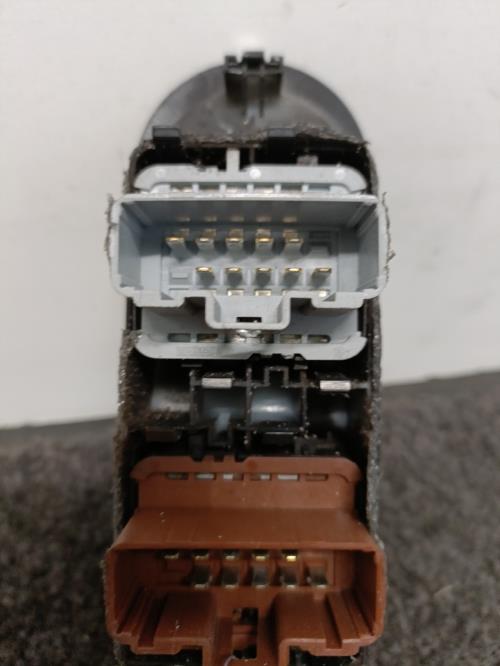 Image Interrupteur de leve vitre avant gauche - RENAULT SCENIC 2