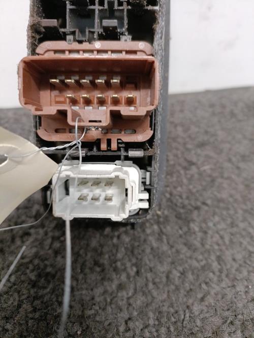 Image Interrupteur de leve vitre avant gauche - RENAULT SCENIC 2