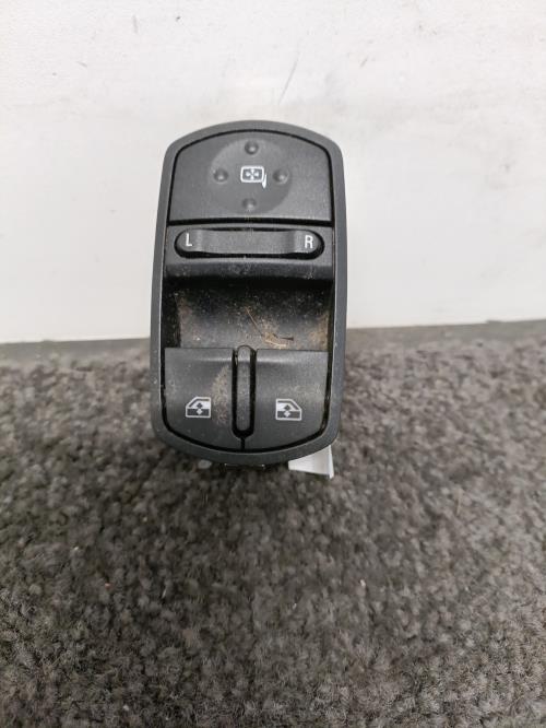 Image Interrupteur de leve vitre avant gauche - OPEL CORSA E